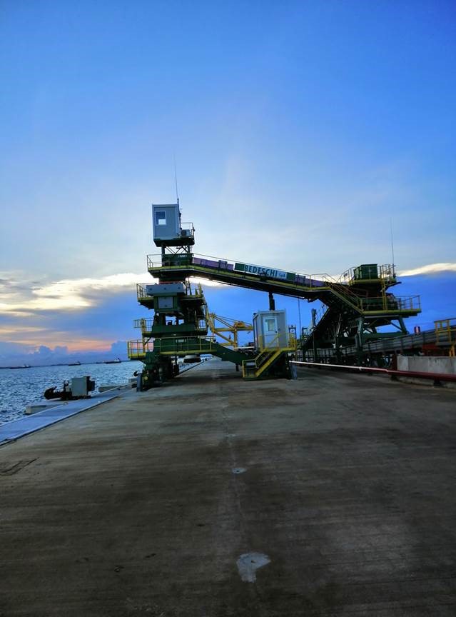 SHIPLOADER1.jpg